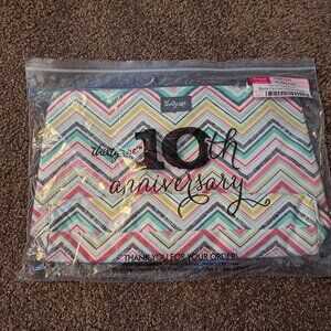 NT Thirty-One Thermal Zipper Pouch Party Punch Chevron 10th Anniversary Pattern